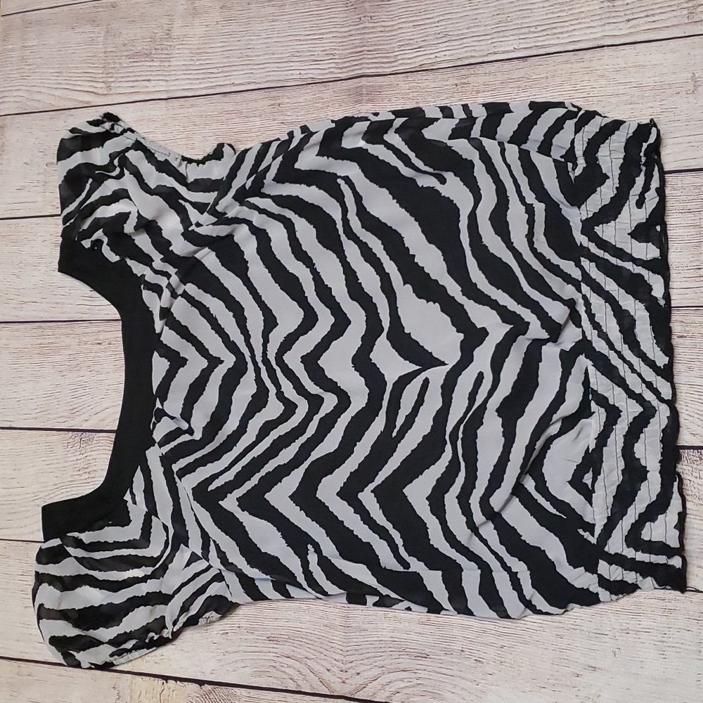 Women’s Zebra Print Three Pink Hearts Shirt 🖤 Size XL - Picture 8 of 9
